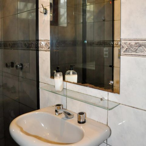 Casa à venda com 160m², 5 quartos e 2 vagas Casa à venda com 160m², 5 quartos e 2 vagasBanheiro Suíte 2