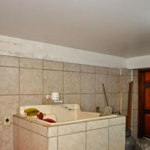 Casa à venda com 160m², 5 quartos e 2 vagas Casa à venda com 160m², 5 quartos e 2 vagasÁrea de Serviço