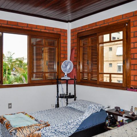 Casa à venda com 160m², 5 quartos e 2 vagas Casa à venda com 160m², 5 quartos e 2 vagasSuíte 5