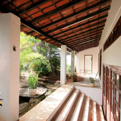 Casa à venda com 800m², 5 quartos e 10 vagasEntrada do galpão