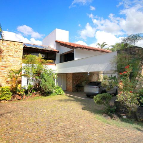 Casa à venda com 800m², 5 quartos e 10 vagasQuintal