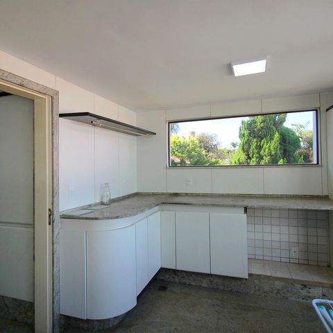 Casa à venda com 800m², 5 quartos e 10 vagasÁrea de Serviço