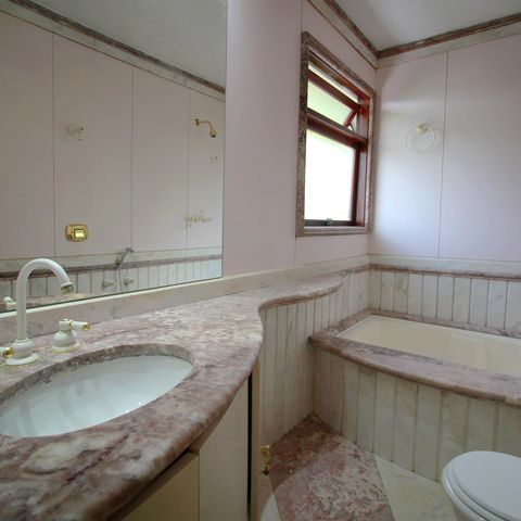Casa à venda com 800m², 5 quartos e 10 vagasBanheiro da Suíte 2