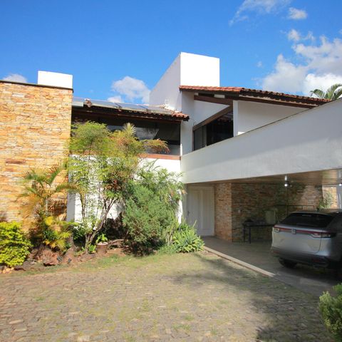 Casa à venda com 800m², 5 quartos e 10 vagasFachada interna