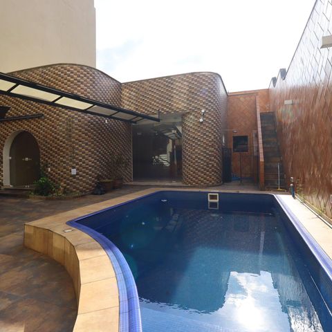 Casa à venda com 500m², 4 quartos e 4 vagasPiscina