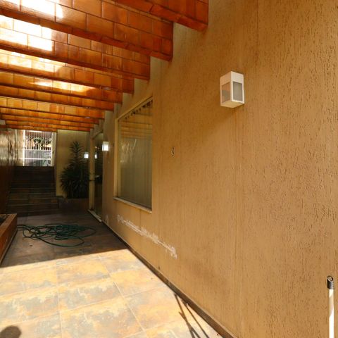 Casa à venda com 500m², 4 quartos e 4 vagasCorredor externo