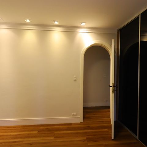 Casa à venda com 500m², 4 quartos e 4 vagasSuíte 3