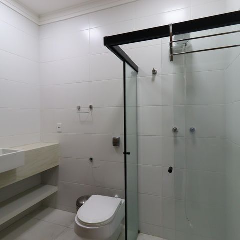 Casa à venda com 500m², 4 quartos e 4 vagasBanheiro da Suíte 1