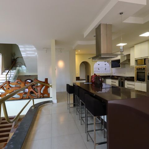 Casa à venda com 500m², 4 quartos e 4 vagasCozinha