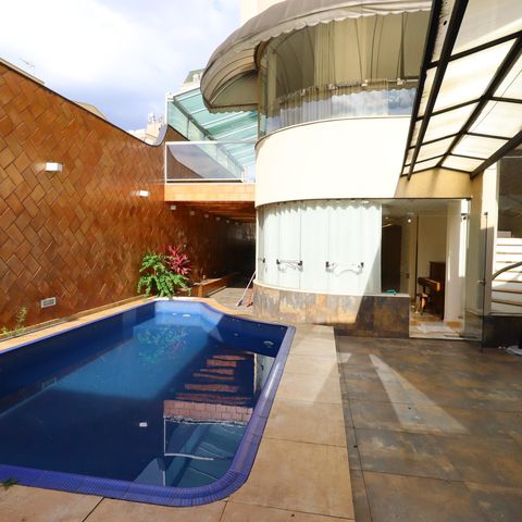 Casa à venda com 500m², 4 quartos e 4 vagasPiscina