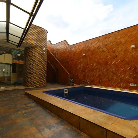 Casa à venda com 500m², 4 quartos e 4 vagasPiscina