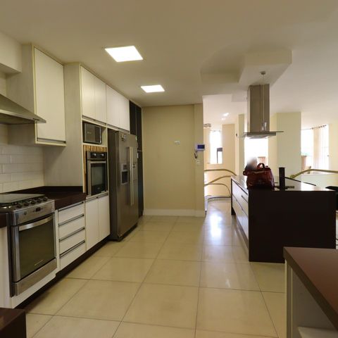 Casa à venda com 500m², 4 quartos e 4 vagasCozinha