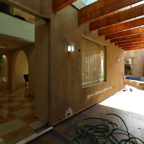 Casa à venda com 500m², 4 quartos e 4 vagasCorredor externo