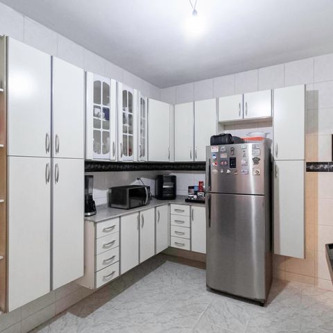 Casa à venda com 846m², 4 quartos e 3 vagas Casa à venda com 846m², 4 quartos e 3 vagasCozinha