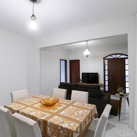 Casa à venda com 846m², 4 quartos e 3 vagas Casa à venda com 846m², 4 quartos e 3 vagasSala