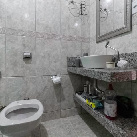 Casa à venda com 846m², 4 quartos e 3 vagas Casa à venda com 846m², 4 quartos e 3 vagasBanheiro social