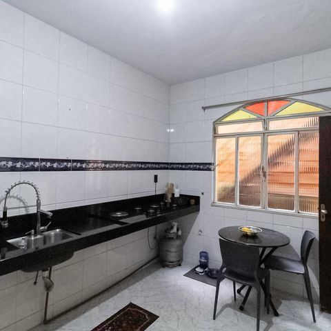 Casa à venda com 846m², 4 quartos e 3 vagas Casa à venda com 846m², 4 quartos e 3 vagasCozinha