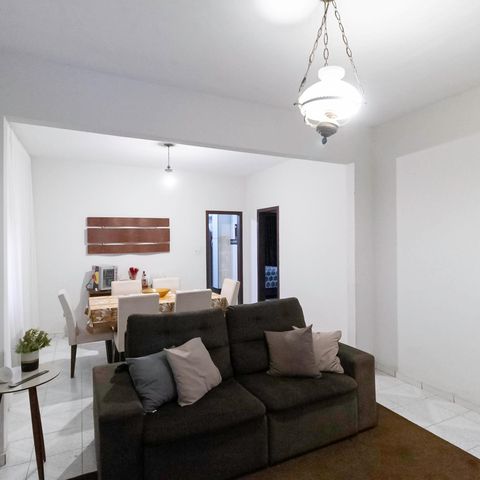 Casa à venda com 846m², 4 quartos e 3 vagas Casa à venda com 846m², 4 quartos e 3 vagasSala