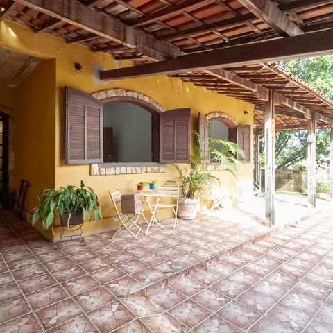 Casa à venda com 846m², 4 quartos e 3 vagas Casa à venda com 846m², 4 quartos e 3 vagasEntrada