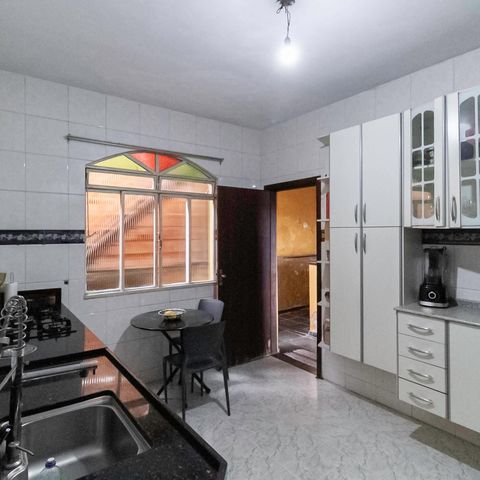 Casa à venda com 846m², 4 quartos e 3 vagas Casa à venda com 846m², 4 quartos e 3 vagasCozinha