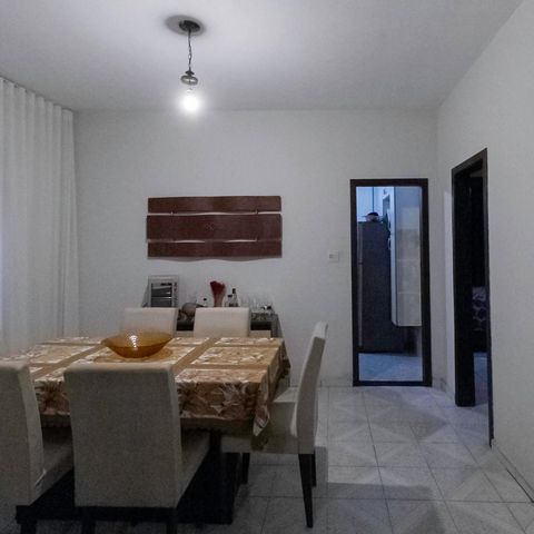 Casa à venda com 846m², 4 quartos e 3 vagas Casa à venda com 846m², 4 quartos e 3 vagasSala