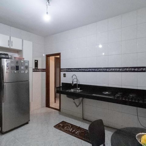 Casa à venda com 846m², 4 quartos e 3 vagas Casa à venda com 846m², 4 quartos e 3 vagasCozinha