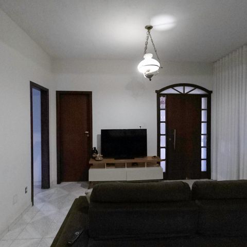 Casa à venda com 846m², 4 quartos e 3 vagas Casa à venda com 846m², 4 quartos e 3 vagasSala