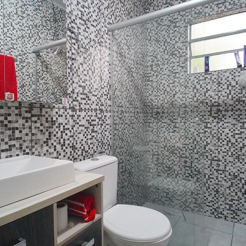 Casa à venda com 110m², 2 quartos e 1 vagaBanheiro
