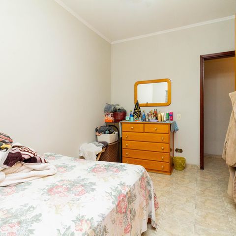Casa à venda com 241m², 4 quartos e 6 vagas Casa à venda com 241m², 4 quartos e 6 vagasQuarto 3