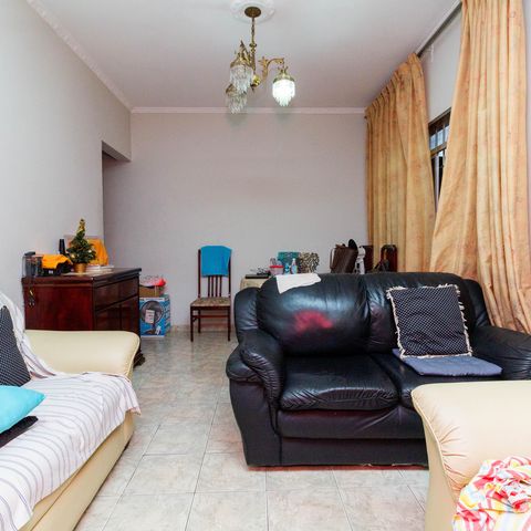 Casa à venda com 241m², 4 quartos e 6 vagas Casa à venda com 241m², 4 quartos e 6 vagasSala