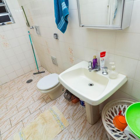Casa à venda com 241m², 4 quartos e 6 vagas Casa à venda com 241m², 4 quartos e 6 vagasBanheiro 1