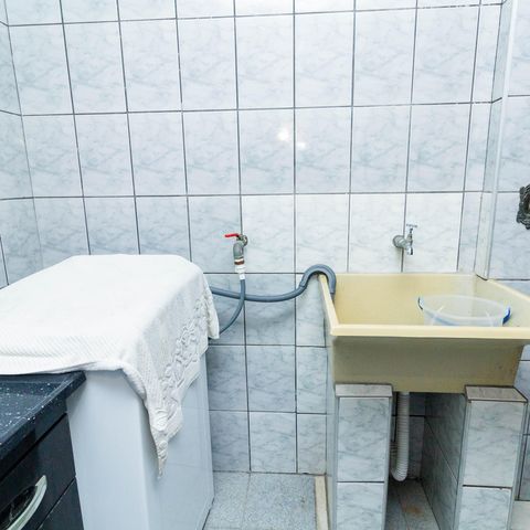 Casa à venda com 241m², 4 quartos e 6 vagas Casa à venda com 241m², 4 quartos e 6 vagasÁrea de Serviço