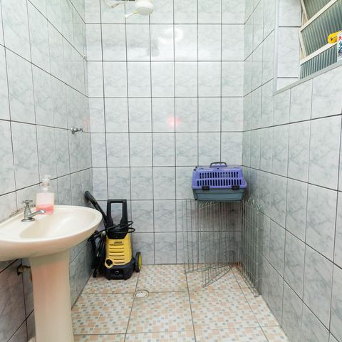 Casa à venda com 241m², 4 quartos e 6 vagas Casa à venda com 241m², 4 quartos e 6 vagasBanheiro 3