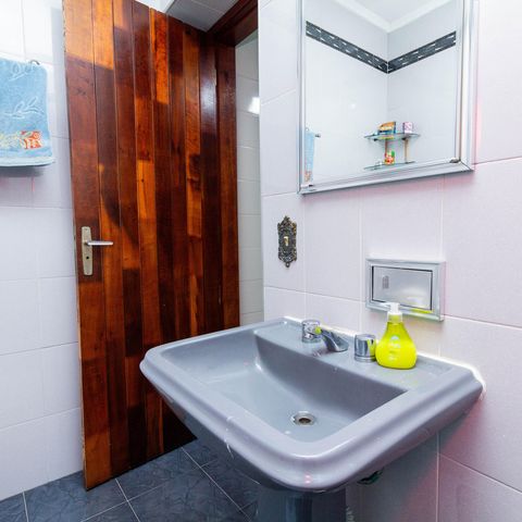 Casa à venda com 241m², 4 quartos e 6 vagas Casa à venda com 241m², 4 quartos e 6 vagasBanheiro 2