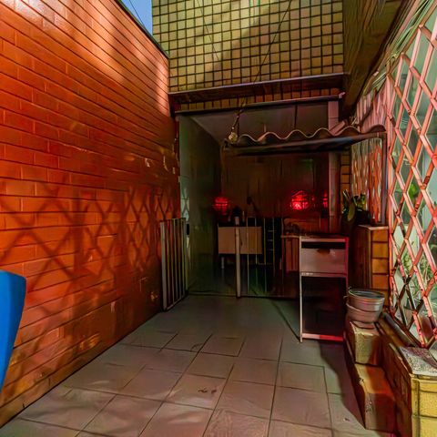 Casa à venda com 241m², 4 quartos e 6 vagas Casa à venda com 241m², 4 quartos e 6 vagasQuintal