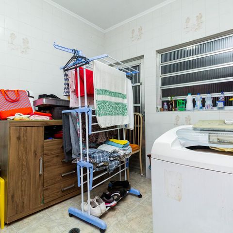 Casa à venda com 241m², 4 quartos e 6 vagas Casa à venda com 241m², 4 quartos e 6 vagasÁrea de Serviço