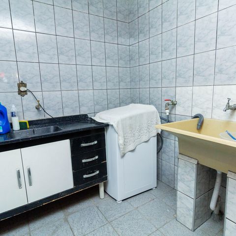 Casa à venda com 241m², 4 quartos e 6 vagas Casa à venda com 241m², 4 quartos e 6 vagasÁrea de Serviço