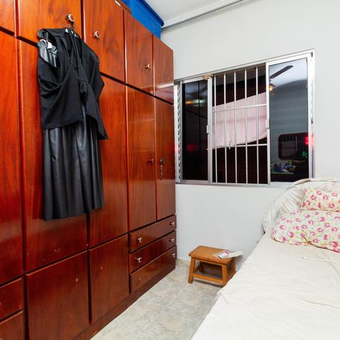 Casa à venda com 241m², 4 quartos e 6 vagas Casa à venda com 241m², 4 quartos e 6 vagasQuarto 2