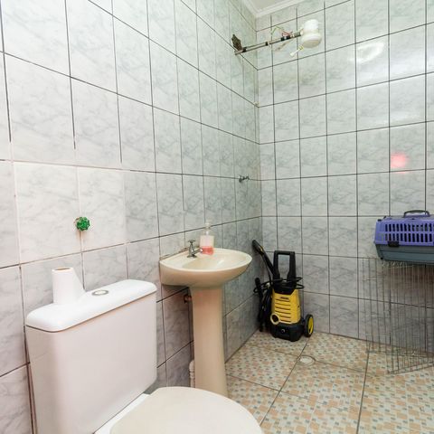 Casa à venda com 241m², 4 quartos e 6 vagas Casa à venda com 241m², 4 quartos e 6 vagasBanheiro 3