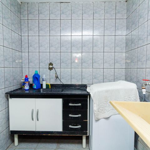 Casa à venda com 241m², 4 quartos e 6 vagas Casa à venda com 241m², 4 quartos e 6 vagasÁrea de Serviço