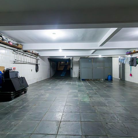 Casa à venda com 241m², 4 quartos e 6 vagas Casa à venda com 241m², 4 quartos e 6 vagasGaragem