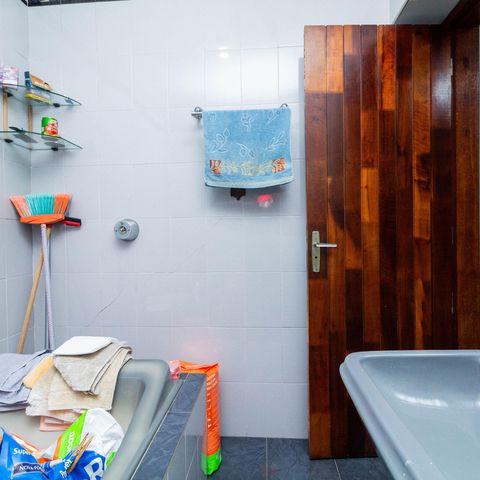 Casa à venda com 241m², 4 quartos e 6 vagas Casa à venda com 241m², 4 quartos e 6 vagasBanheiro 2