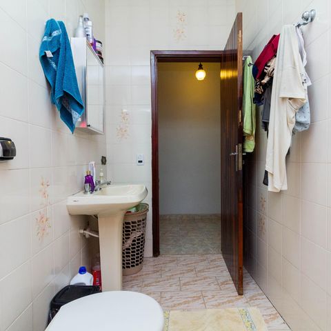 Casa à venda com 241m², 4 quartos e 6 vagas Casa à venda com 241m², 4 quartos e 6 vagasBanheiro 1