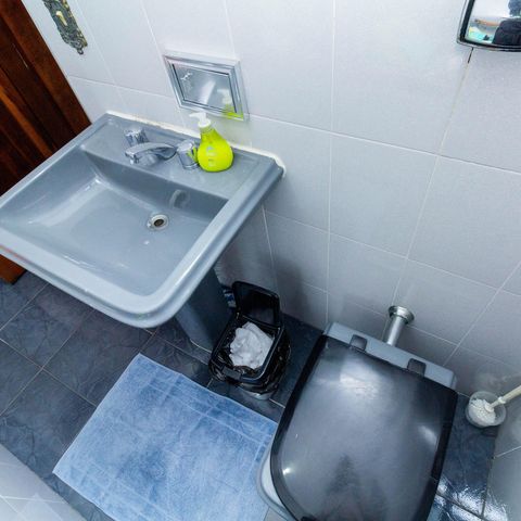 Casa à venda com 241m², 4 quartos e 6 vagas Casa à venda com 241m², 4 quartos e 6 vagasBanheiro 2