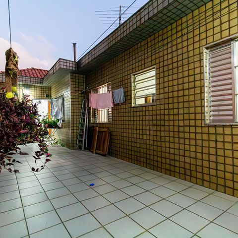 Casa à venda com 241m², 4 quartos e 6 vagas Casa à venda com 241m², 4 quartos e 6 vagasQuintal