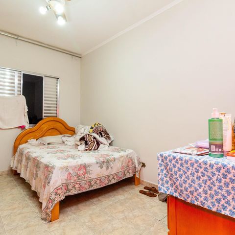 Casa à venda com 241m², 4 quartos e 6 vagas Casa à venda com 241m², 4 quartos e 6 vagasQuarto 3
