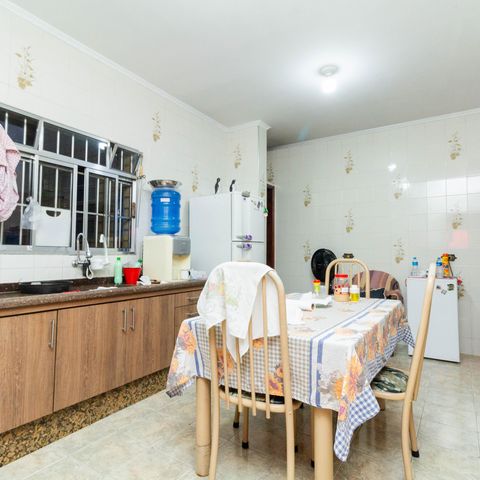 Casa à venda com 241m², 4 quartos e 6 vagas Casa à venda com 241m², 4 quartos e 6 vagasCozinha