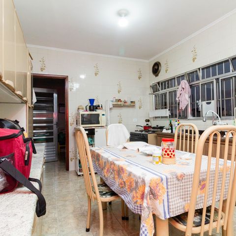 Casa à venda com 241m², 4 quartos e 6 vagas Casa à venda com 241m², 4 quartos e 6 vagasCozinha