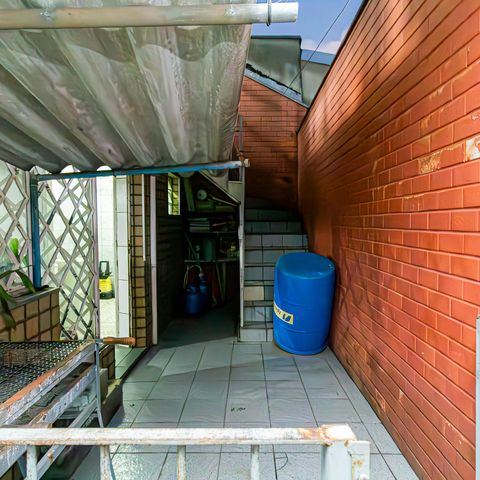 Casa à venda com 241m², 4 quartos e 6 vagas Casa à venda com 241m², 4 quartos e 6 vagasQuintal