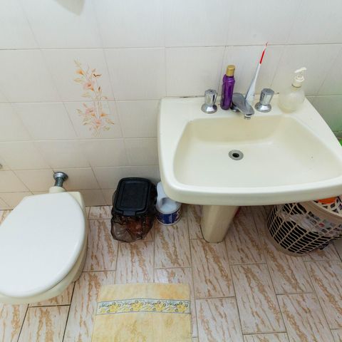 Casa à venda com 241m², 4 quartos e 6 vagas Casa à venda com 241m², 4 quartos e 6 vagasBanheiro 1